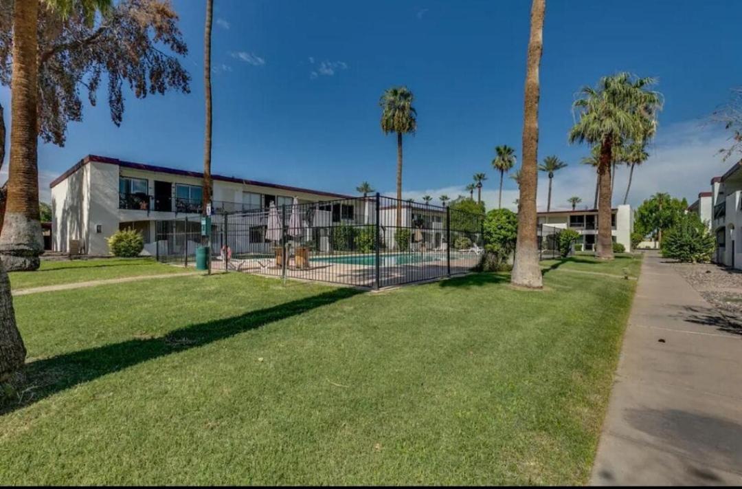 Modern Villa In Old Litchfield Litchfield Park Exterior photo